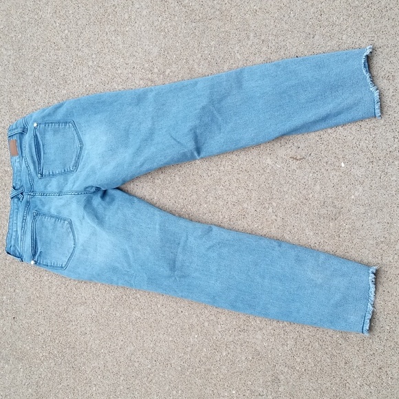 Judy Blue Relaxed Fit Medium Wash Distressed Cropped Juniors Jeans, Size 9/29 - Picture 3 of 4